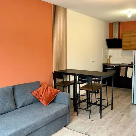 T2 Moderne, Festival En Ete Apartment *